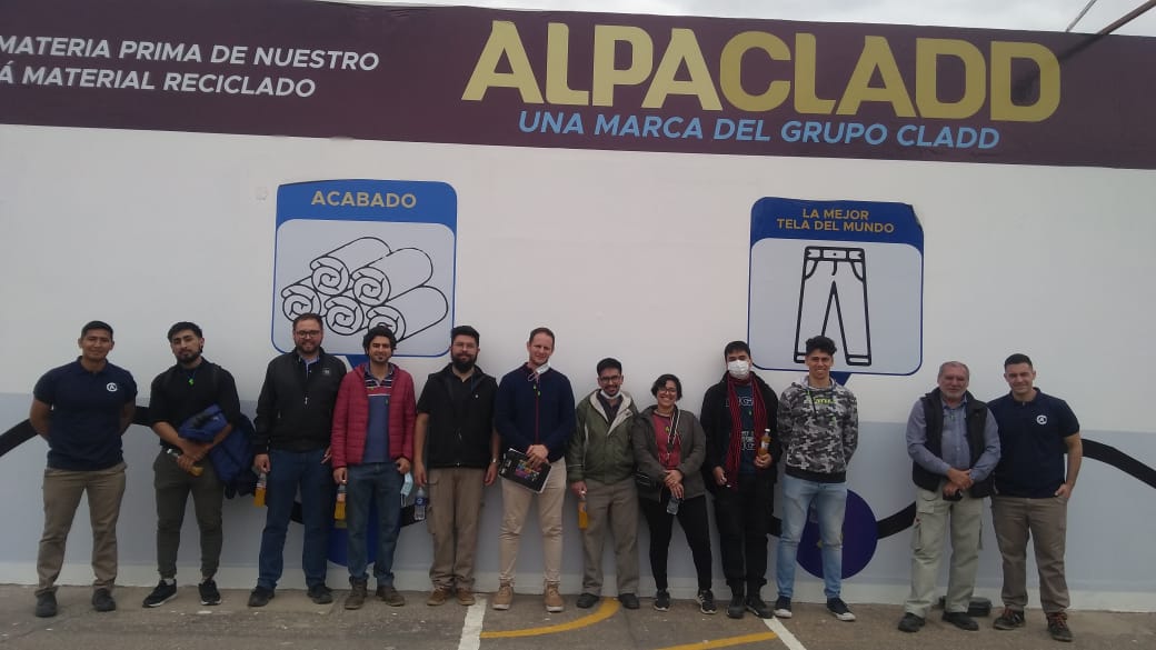Lee más sobre el artículo Alumnos de Ingeniería Electromecánica visitaron la fábrica textil AlpaCLADD