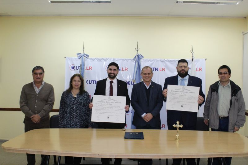 Lee más sobre el artículo Graduados de UTN.LR tomaron Juramento Profesional y recibieron sus Diplomas
