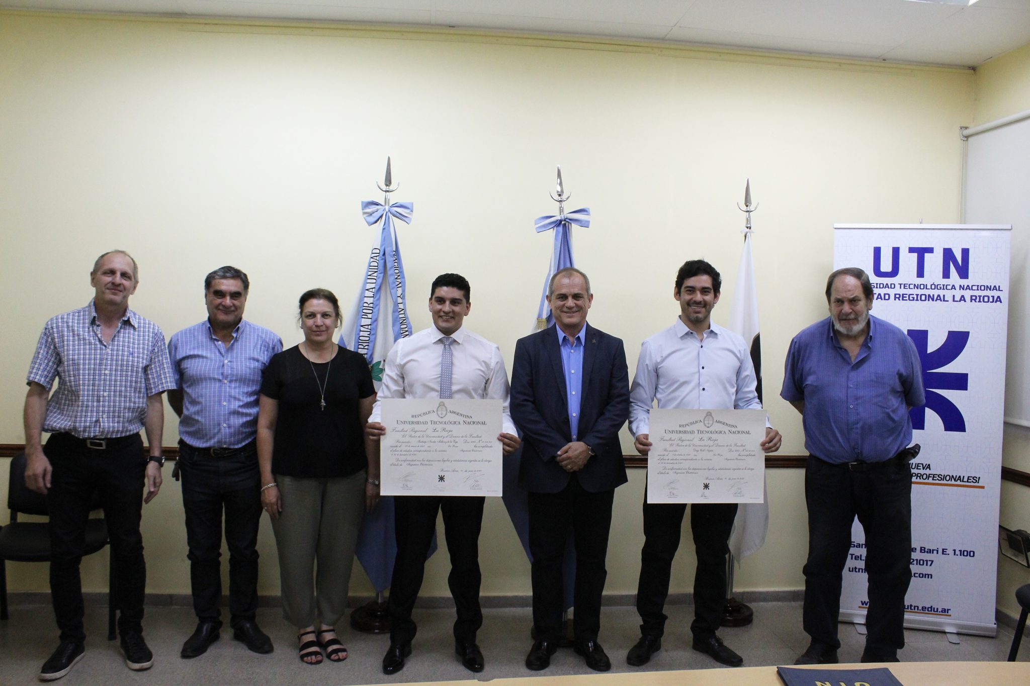 Lee más sobre el artículo Flamantes Ingenieros Electrónicos tomaron Juramento Profesional y recibieron sus Diplomas