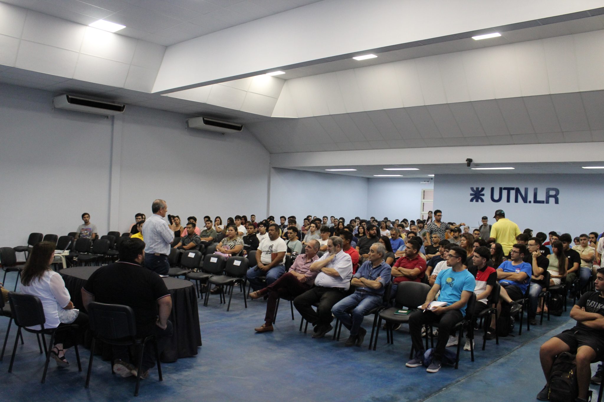 Lee más sobre el artículo Más de un centenar de jóvenes iniciaron las carreras de Pregrado en UTN.LR
