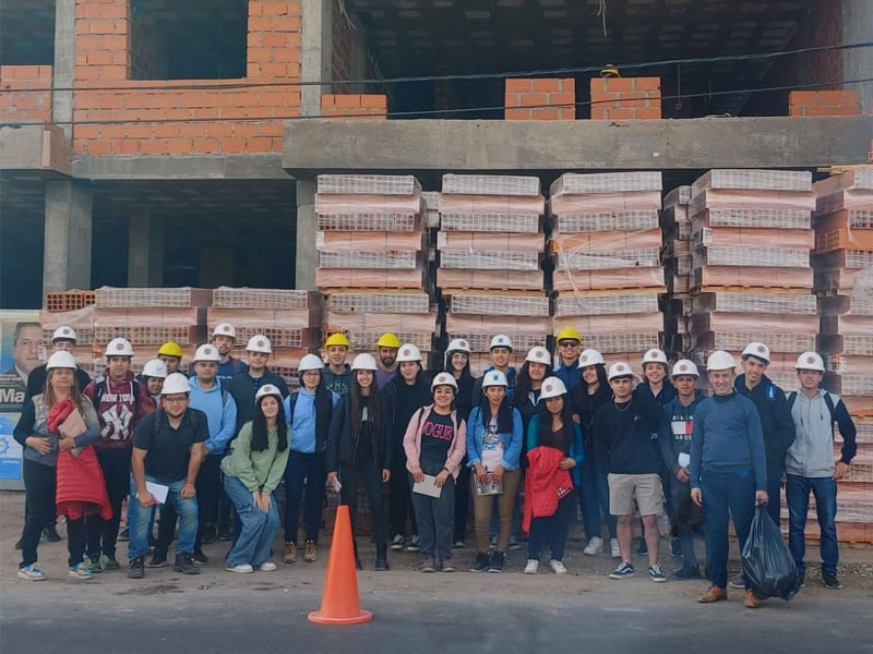 Lee más sobre el artículo UTN.LR: Alumnos de Ing. Civil realizaron visita técnica de obra en Capital
