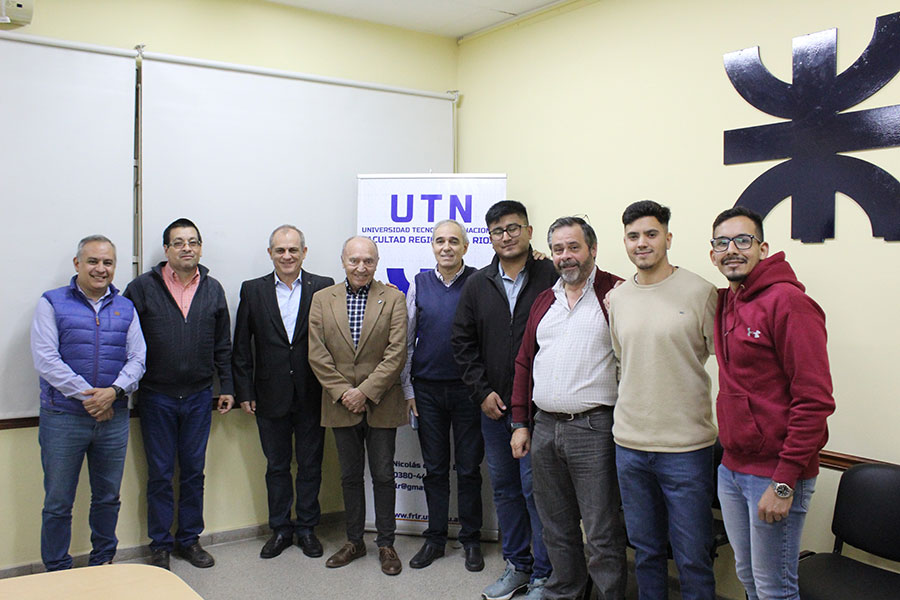 Lee más sobre el artículo Alumnos de Civil trabajan Proyecto Final sobre Polo Logístico en Chamical
