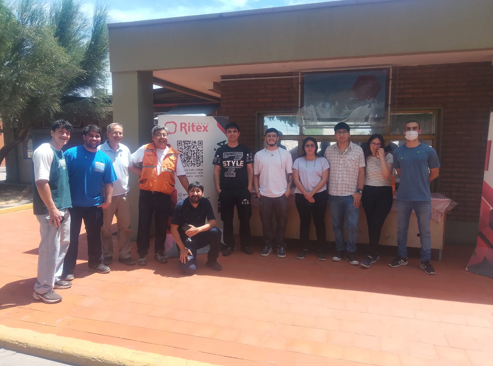 Lee más sobre el artículo Estudiantes de UTN.LR recorrieron la planta de RITEX para conocer tecnologías de automatización y control industrial